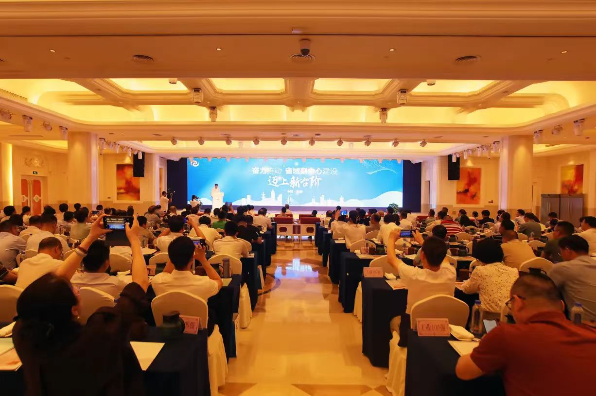 华宇电缆集团在市企联2024年企业家大会上荣获2项殊荣